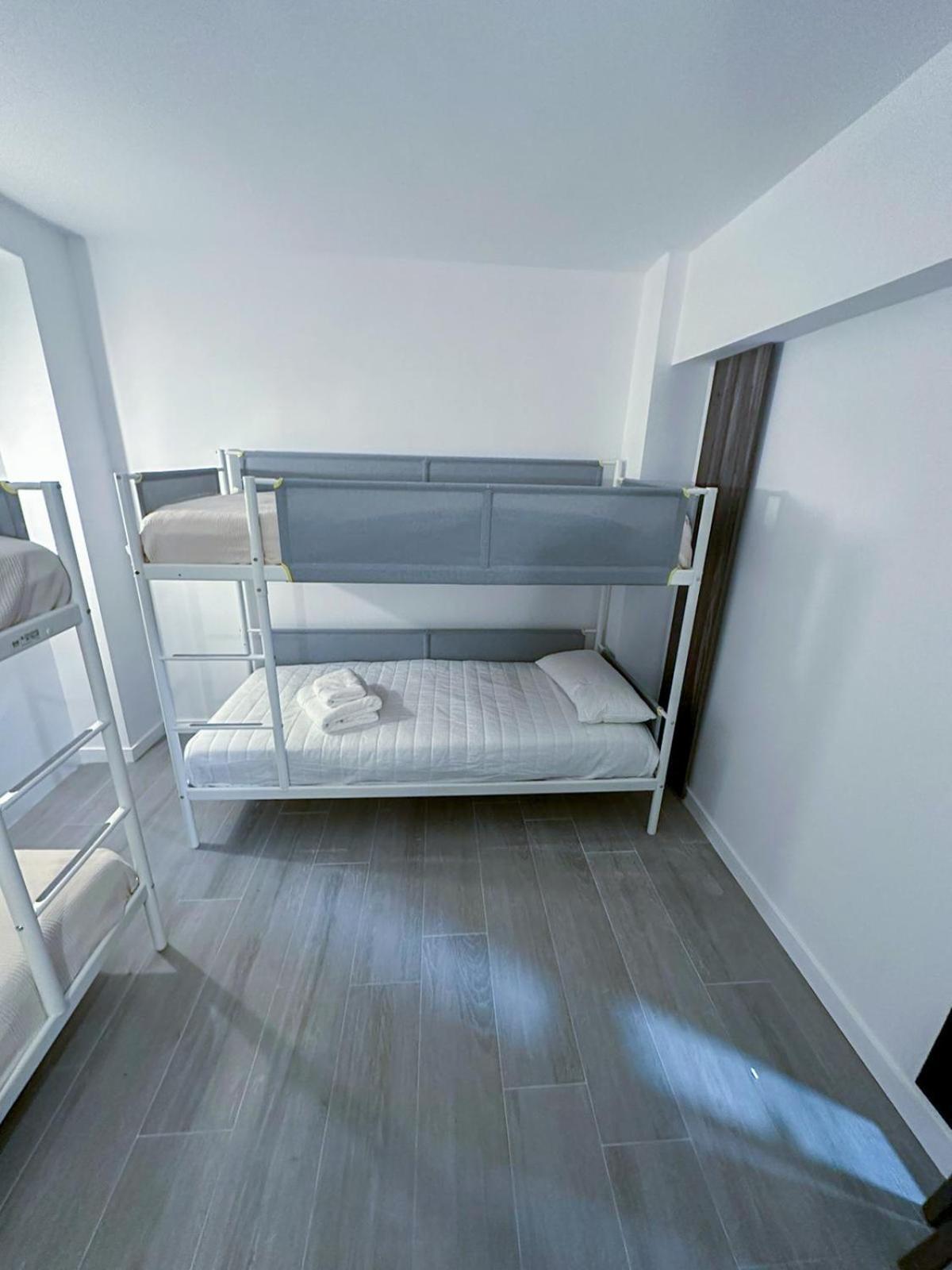 Zur Boutique Hostel Фуэнхирола Экстерьер фото