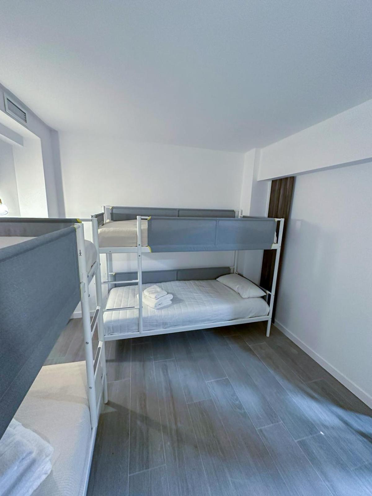 Zur Boutique Hostel Фуэнхирола Экстерьер фото