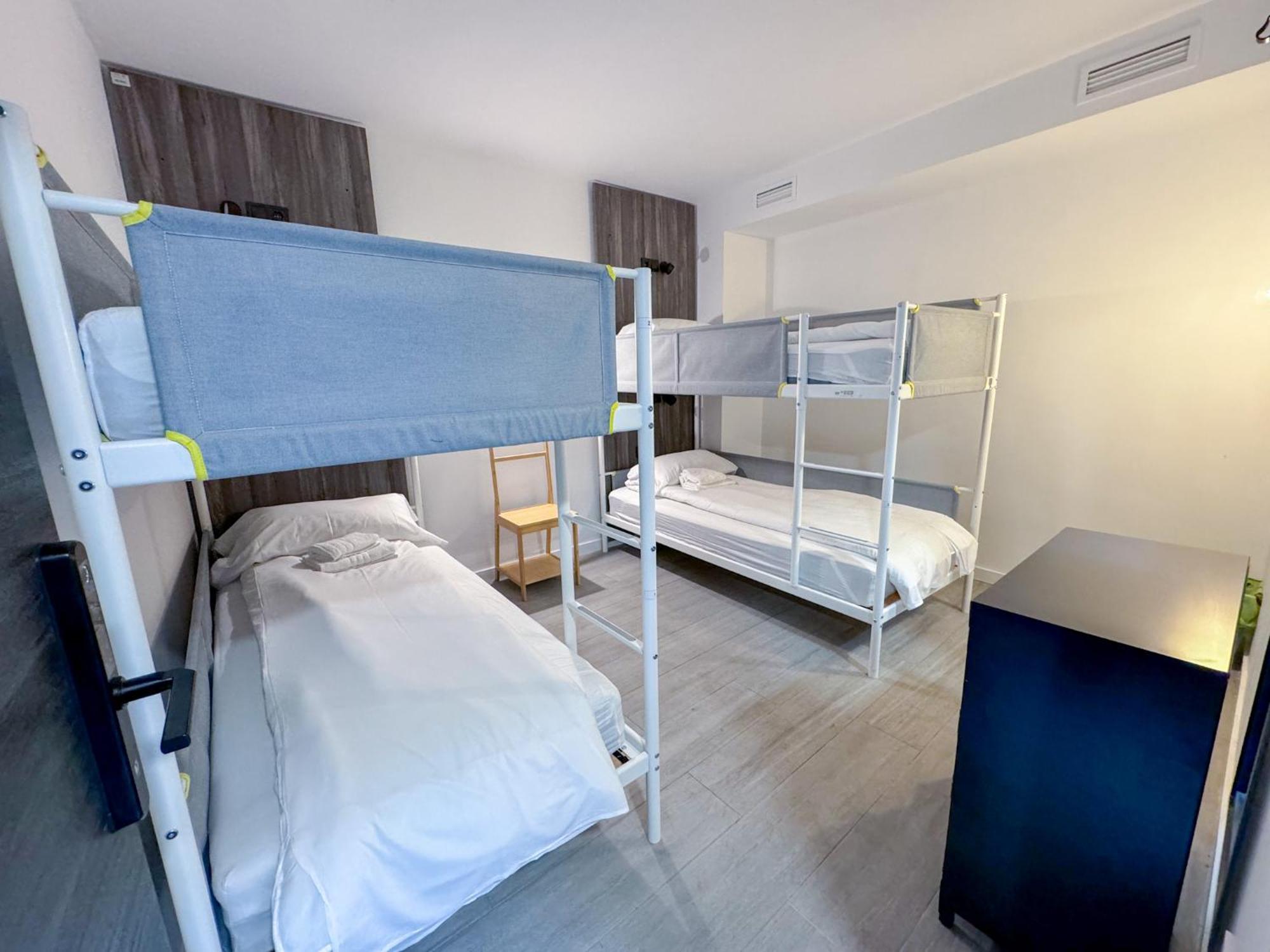 Zur Boutique Hostel Фуэнхирола Экстерьер фото